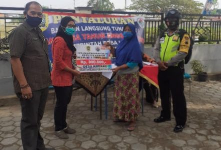 Bertempat di Ruang Terbuka, Pemdes Karang Salurkan BLT DD Tahap 4 Kepada 48 Warga Desa Berjalan Lancar