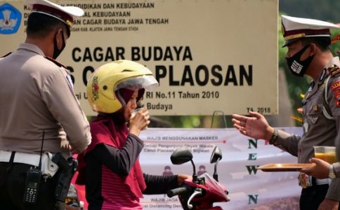 Sambut HUT ke-65, Sat Lantas Polres Klaten Sosialisasikan “Minum Jamu Ne, Bablas Covid Te”