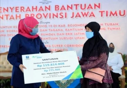 Percepat Pemulihan Ekonomi, Gubernur Jatim Kucurkan Bantuan Rp23,725 Miliar untuk Pemberdayaan Usaha Perempuan