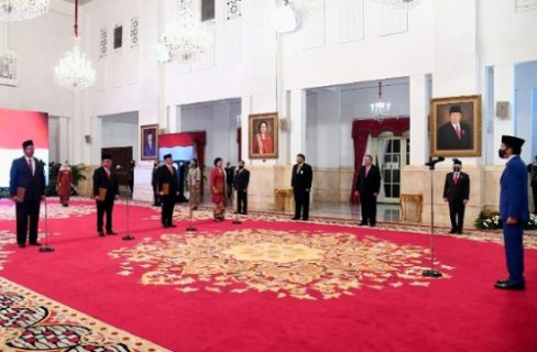Presiden Jokowi Saksikan Pengucapan Sumpah Anggota Dewan Komisioner Lembaga Penjamin Simpanan