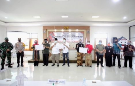 Polres Klaten Bersama Unsur Terkait dan Cabup-Cawabup Komitmen Deklarasikan Patuhi Prokes dalam Tahapan Pilkada Serentak 2020