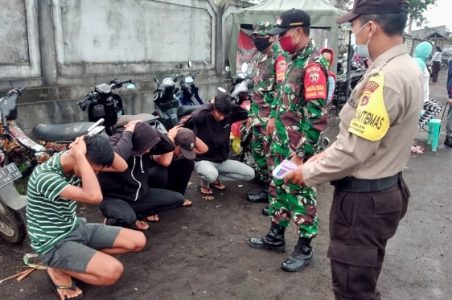 Aparat Keamanan Bersinergi Bergerak ke Pelosok Desa Lakukan Operasi Yustisi Cegah Penyebaran COVID-19