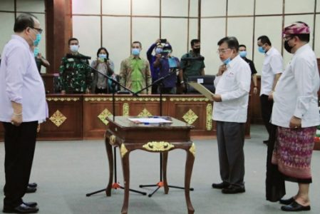 Jusuf Kalla Lantik Pengurus dan Dewan Kehormatan PMI Provinsi Bali Masa Bhakti 2020-2025