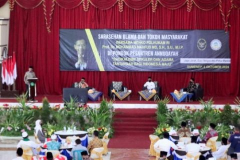 Kunjungi 2 Ponpes di Madura, Mahfud MD Ajak Kiai Kampanye Prokes pada Santri dan Masyarakat