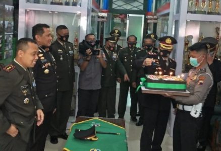 Polres Klaten Beri Kejutan Kodim 0723/Klaten di HUT TNI Ke-75 Tahun 2020