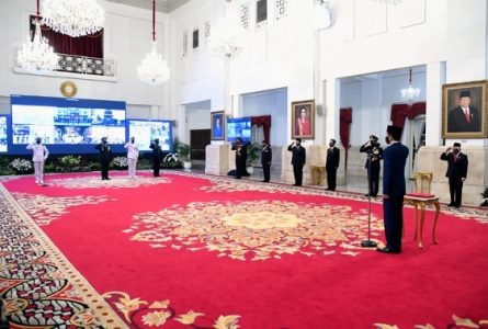 Presiden Jokowi Pimpin Upacara Peringatan ke-75 Hari TNI ‘Sinergi untuk Negeri’
