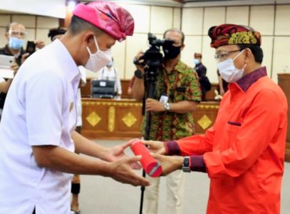 Gubernur Bali Wayan Koster Lantik Serinah Jadi Pjs Bupati Karangasem