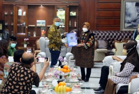 Wali Kota Risma Berikan IMB Gratis ke Rumah Ibadah dan Fasilitas Pendidikan yang Bersifat Sosial