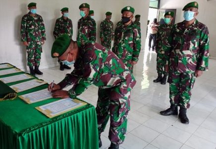 Dandim 1617/Jembrana Pimpin Serah Terima Jabatan Danramil dan Perwira Staf