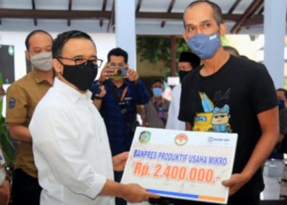 Bupati Banyuwangi Kembali Serahkan Program Banpres Produktif Usaha Mikro di Banyuwangi