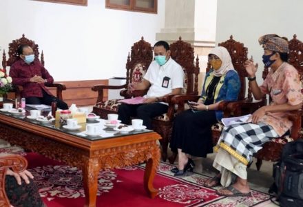 Terima Audiensi Politeknik Negeri, Gubernur Koster: Pergub 1/2020 Mampu Dorong Arak Bali Menuju Arah Industri