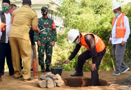 Peletakan Batu Pertama, Plt Bupati Muqit Apresiasi Pembangunan Jembatan IAIN Jember di Jember
