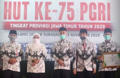Hadiri Peringatan Hari Guru dan PGRI, Gubernur Jatim: Banyak Persiapan Sebelum Perberlakuan Sekolah Tatap Muka Januari 2021