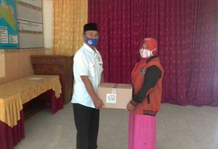Desa Butuhan Salurkan Bansos Non Tunai Tahap V pada 69 Warga Terdampak Covid-19
