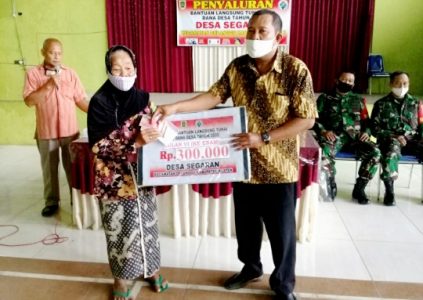 Pemdes Segaran, Salurkan BLT DD Tahap ke-6 Untuk 32 Warga dan Terapkan Prokes Covid-19