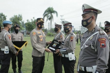 Polres Klaten Gelar Upacara Pemberian Penghargaan Pada Anggota dan Mitra Polri Berprestasi