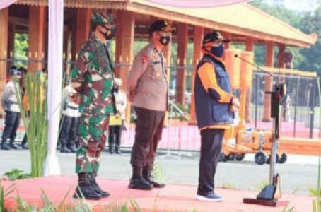 Gubernur Jatim Pimpin Apel Siaga Darurat Bencana Hidrometeorologi dan Pilkada Serentak