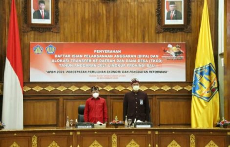 Gubernur Koster Serahkan DIPA APBN dan Transfer ke Daerah serta Dana Desa Tahun Anggaran 2021