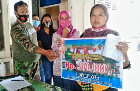 Desa Boto Salurkan BLT DD ke-7 untuk 163 KPM KK Miskin Terdampak Covid-19 dengan Prokes Ketat