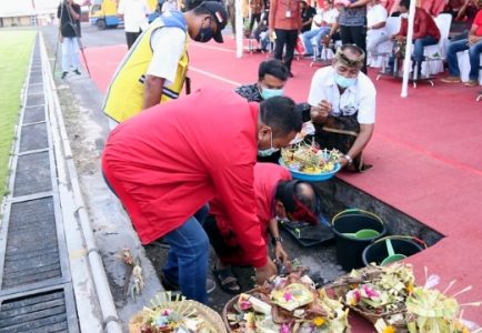 Gubernur Koster Lakukan Peletakan Batu Pertama Renovasi Stadion Kapten I Wayan Dipta