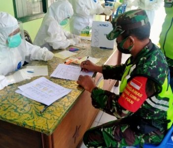 Putus Mata Rantai Penyebaran Covid-19, Danramil dan Babinsa Kodim Klungkung Ikuti Tes Swab