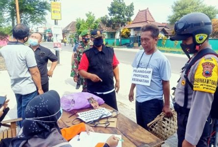 Giat Gabungan Operasi Masker Ke-5 di Jetiswetan, Petugas Menjaring 25 Orang Pelanggar