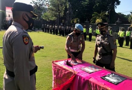Kapolres Klungkung Pimpin Upacara Sertijab Kasat Binmas