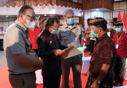 Gubernur Bali Hadiri Penyerahan Sertifikat PTSL Secara Virtual oleh Presiden Jokowi
