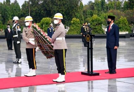 Peringati Hari Pahlawan 2020, Presiden Jokowi Pimpin Upacara Ziarah Nasional di TMP Kalibata