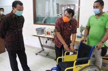 Kunjungi Yayasan Puspadi, Sekda Dewa Indra Dukung Pengembangan Alat Bantu Disabilitas