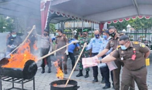 Kejari Klaten Musnahkan Sejumlah Barang Bukti Berupa Tindak Pidana Umum