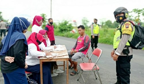 Operasi Yustisi Prokes di Mendak, Petugas Gabungan Tindak 12 Pelanggar Tak Bermasker