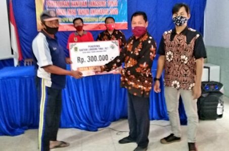 Desa Karangwungu Kembali Salurkan BLT DD Tahap ke 8 untuk 100 KPM Terdampak Covid-19
