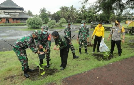 Jelang Hut ke-72 Korps Infanteri, Kodim 1616/Gianyar Tanam 300 Pohon