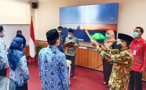 Kadiskominfo Jatim Benny Sampirwanto Lantik Tiga Pranata Humas Ahli Muda