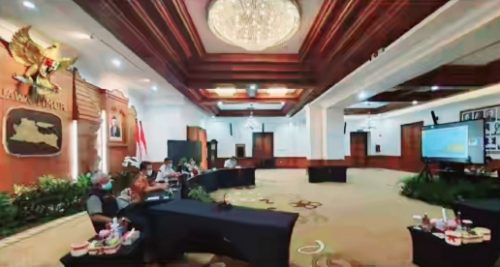 Melalui Rapat Virtual, Menko Marves Ingatkan Penyebaran Covid-19 di Jatim saat NATARU