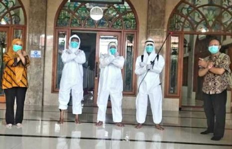 Walikota Surabaya Raih Penghargaan Program Kesehatan Lingkungan dari HAKLI