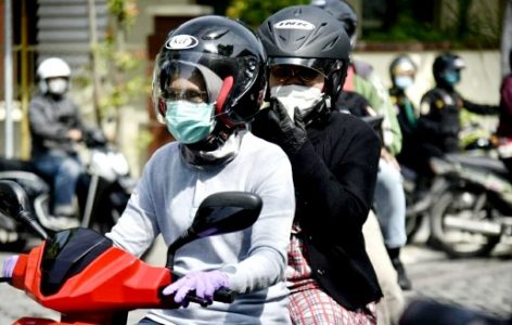 Kegiatan Rutin di Masa Pandemi, Walikota Risma Keliling Ingatkan Warga Surabaya Patuhi Prokes