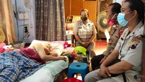 Peringati Hari Raya Natal, Sejumlah Personel Polres Klaten Gelar Baksos di Sejumlah Lokasi