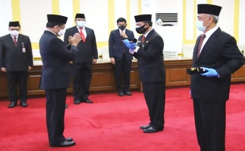 Mendagri Serahkan Surat Keputusan Plh dan Plt serta Lantik Pejabat Fungsional Analis Kebijakan Ahli Utama