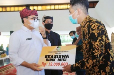 Pemkab Kembali Salurkan Beasiswa Banyuwangi Cerdas pada Mahasiswa Berprestasi dan Terdampak Pandemi Covid-19 di Banyuwangi