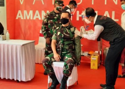 Setelah Gubernur Bali, Kasdam IX/Udayana Turut Laksanakan Vaksinasi Covid-19 Perdana