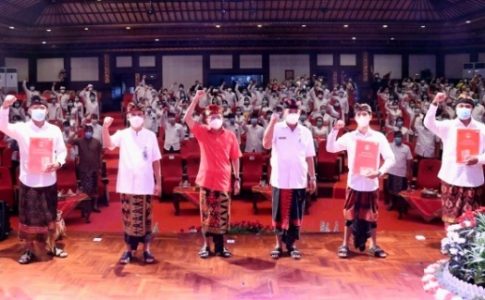 Serahkan SK CPNS Pemprov Bali Formasi 2019, Gubernur Koster Ajak Pahami dan Laksanakan Visi Nangun Sat kerthi Loka