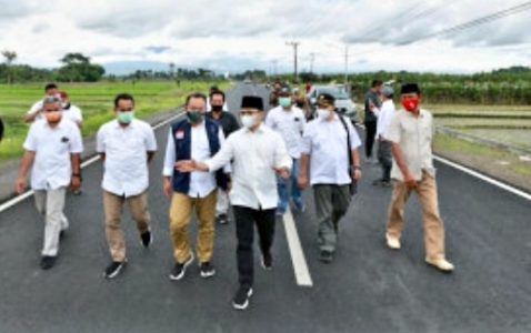 Awali Tahun 2021, Bupati Banyuwangi Tinjau Jalan Alternatif Genteng-Gambiran di Banyuwangi