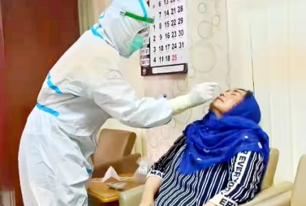 Komitmen Perangi Covid-19, 14 Anggota Fraksi Demokrat DPRD Jatim Lakukan Test Swab di Banyuwangi