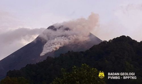 Gunung Merapi Kembali Keluarkan APG Sejauh 1.000 Meter, Masyarakat Diminta Tetap Waspada