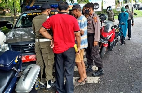 Tekan Penyebaran Covid-19, Tim Yustisi Polres Badung Tindak Pelanggar Prokes