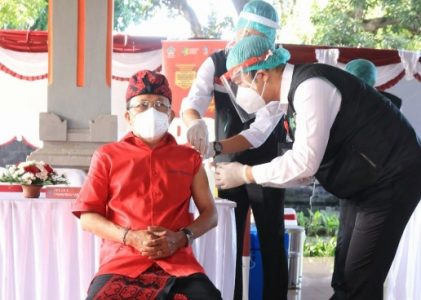 Gubernur Bali Menerima Suntikan Vaksin Covid-19 Kedua
