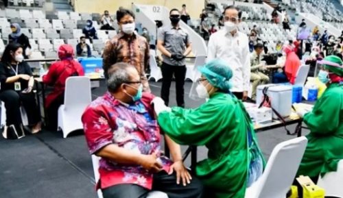 Presiden: Vaksinasi Massal Digelar untuk Mempercepat Pelaksanaan Vaksinasi bagi Nakes