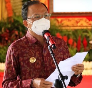 Gubernur Koster Minta para Pegawai Pemerintah Pusat Daerah dan Perbankan Bantu UMKM Tenun Endek Bali